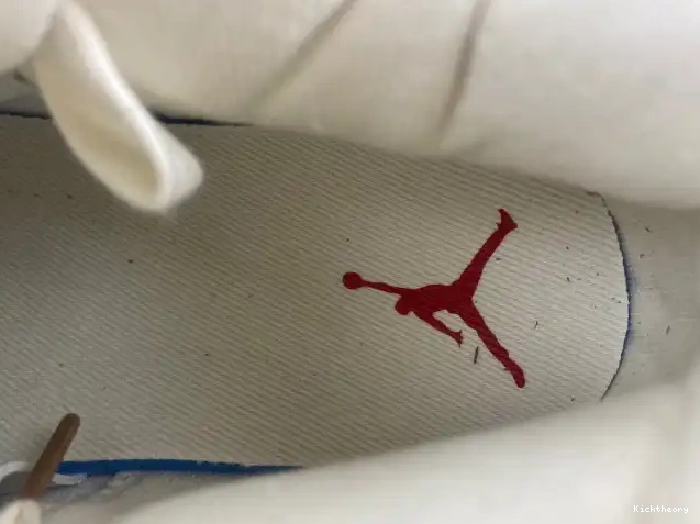 Kick Theory Levi's AO2571-100 4 'White' Air Jordan x 0615